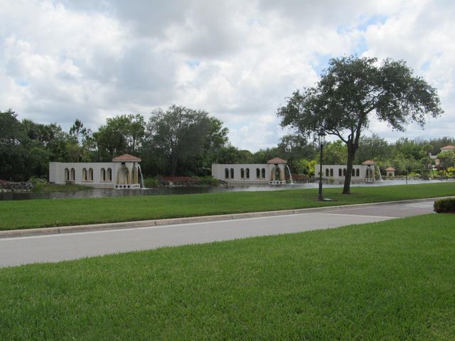10682 OLD HAMMOCK Way, Wellington, FL 33414
