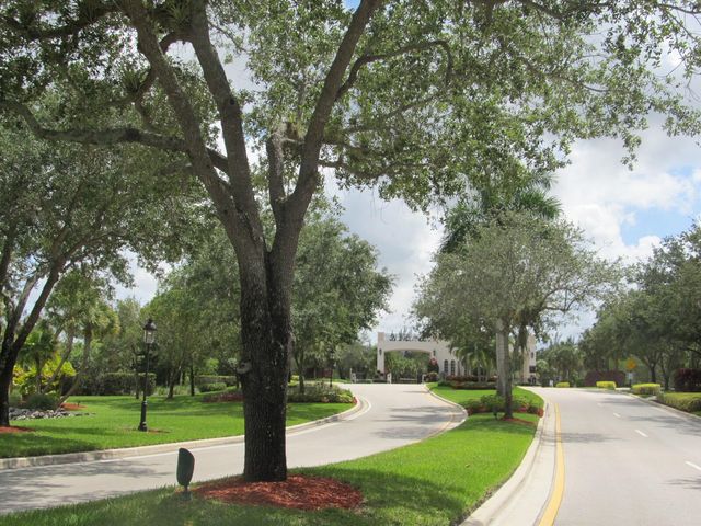 10682 OLD HAMMOCK Way, Wellington, FL 33414