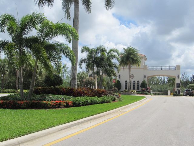 10682 OLD HAMMOCK Way, Wellington, FL 33414