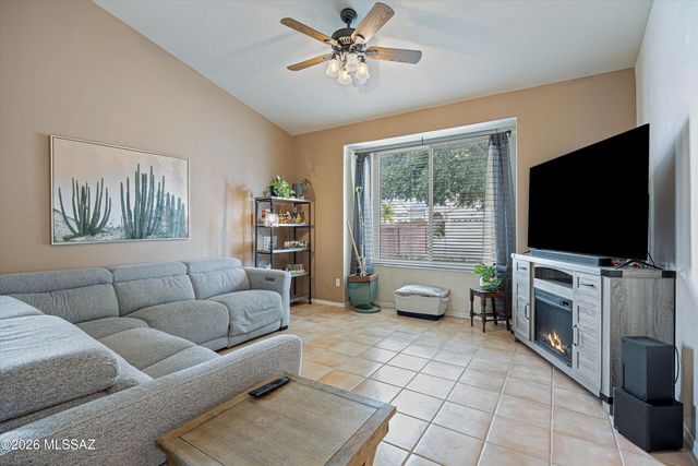 9557 N Elan Lane, Tucson, AZ 85742