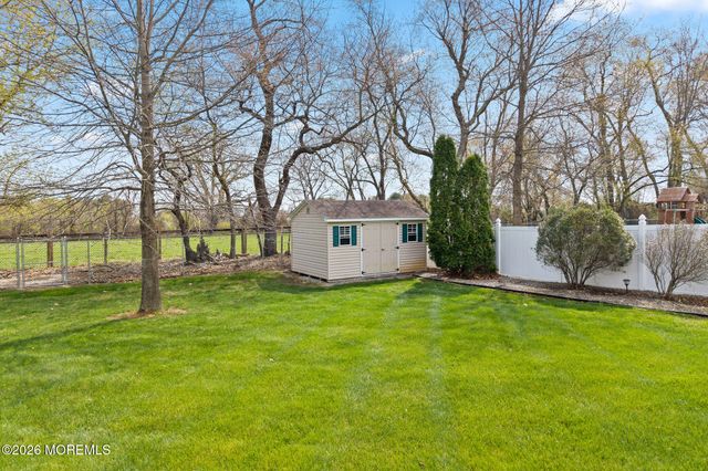 11 Nicholas Court, Cream Ridge, NJ 08514