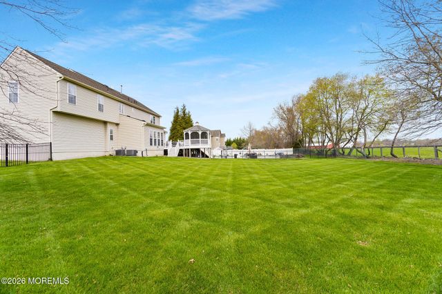 11 Nicholas Court, Cream Ridge, NJ 08514