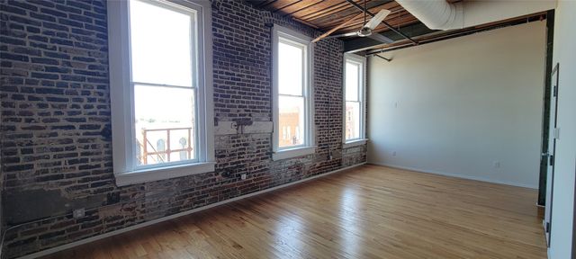 201 Chambers Street 301, Cleburne, TX 76031