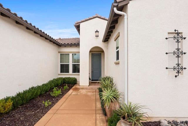 1352 Baumgartner Way, Escondido, CA 92026