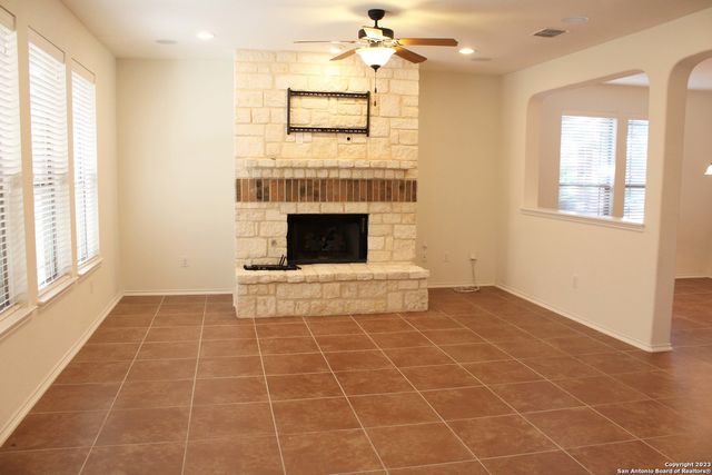 2814 DUSSELDORF, San Antonio, TX 78230