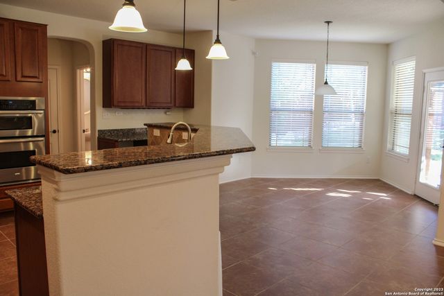 2814 DUSSELDORF, San Antonio, TX 78230