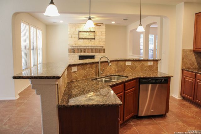 2814 DUSSELDORF, San Antonio, TX 78230