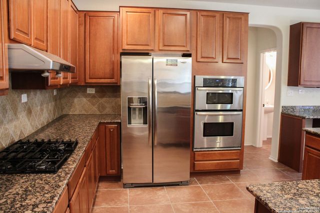 2814 DUSSELDORF, San Antonio, TX 78230