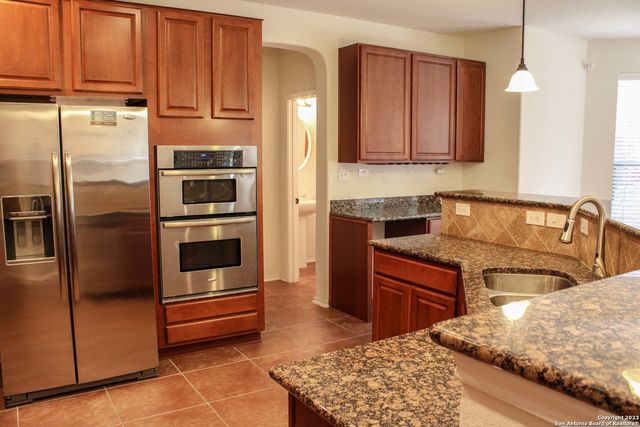 2814 DUSSELDORF, San Antonio, TX 78230
