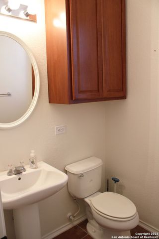 2814 DUSSELDORF, San Antonio, TX 78230