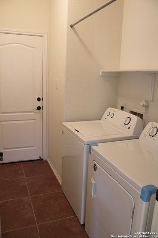 2814 DUSSELDORF, San Antonio, TX 78230