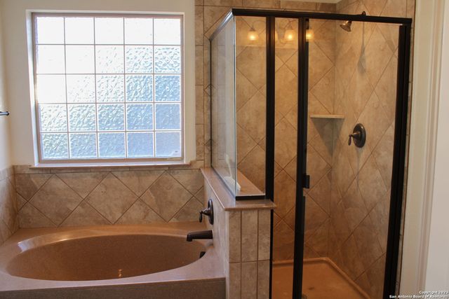 2814 DUSSELDORF, San Antonio, TX 78230
