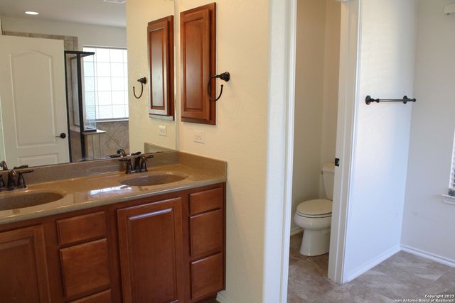 2814 DUSSELDORF, San Antonio, TX 78230