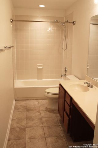 2814 DUSSELDORF, San Antonio, TX 78230