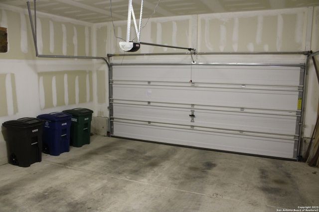 2814 DUSSELDORF, San Antonio, TX 78230