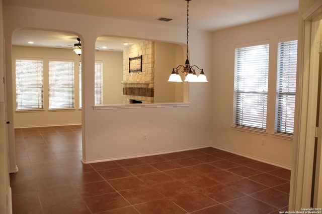 2814 DUSSELDORF, San Antonio, TX 78230