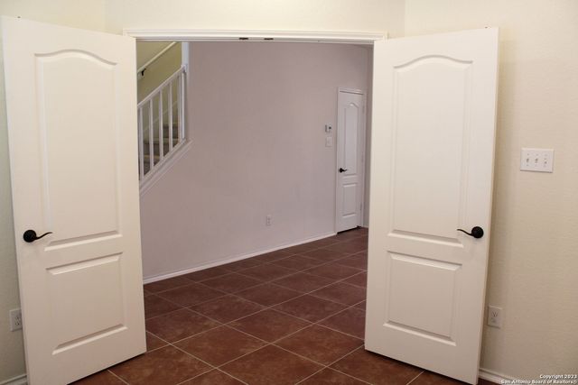 2814 DUSSELDORF, San Antonio, TX 78230