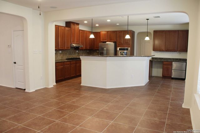 2814 DUSSELDORF, San Antonio, TX 78230