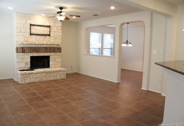 2814 DUSSELDORF, San Antonio, TX 78230