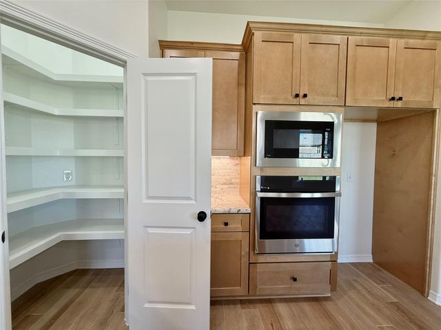 718 Eagle Claw DR, Salado, TX 76571