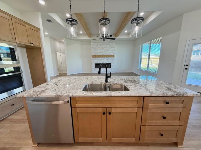 718 Eagle Claw DR, Salado, TX 76571