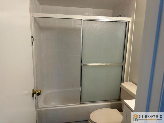 11 Hyde Avenue, Iselin, NJ 08830