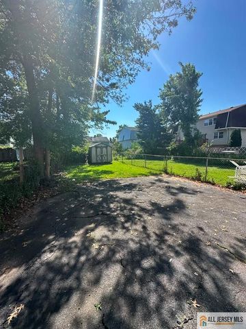 11 Hyde Avenue, Iselin, NJ 08830
