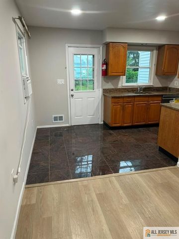 11 Hyde Avenue, Iselin, NJ 08830