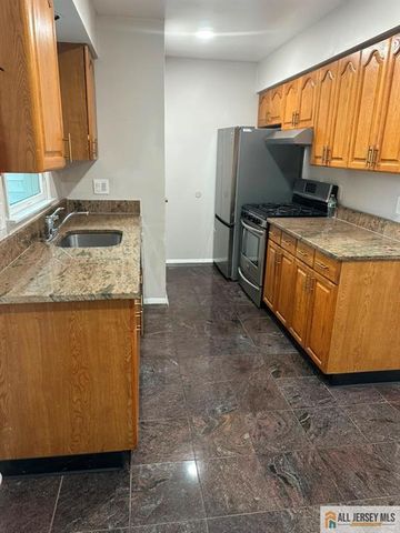 11 Hyde Avenue, Iselin, NJ 08830