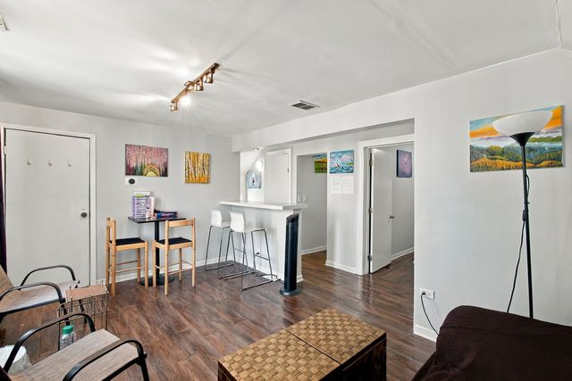 2956 N Elston Avenue, Chicago, IL 60618