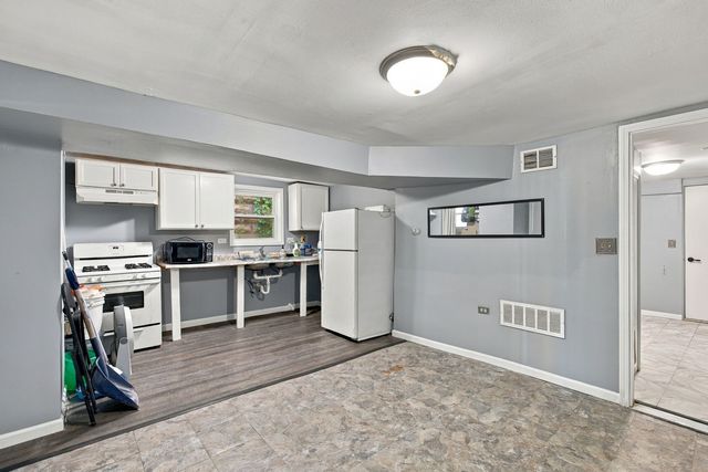 2956 N Elston Avenue, Chicago, IL 60618