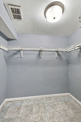 2956 N Elston Avenue, Chicago, IL 60618