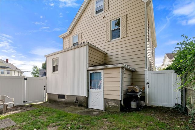 180 Beechwood Avenue 3, Pawtucket, RI 02860