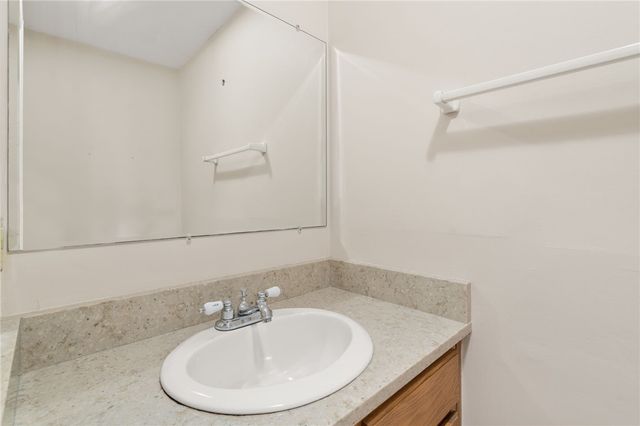 180 Beechwood Avenue 3, Pawtucket, RI 02860