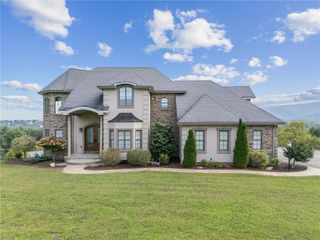 60 Heritage Hills Rd, South Union Twp, PA 15401