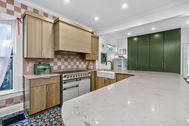 260 Clay Avenue, Lexington, KY 40502