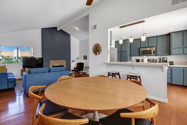 1031 E El Conquistador, Palm Springs, CA 92262