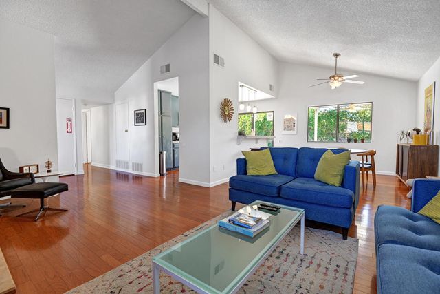 1031 E El Conquistador, Palm Springs, CA 92262