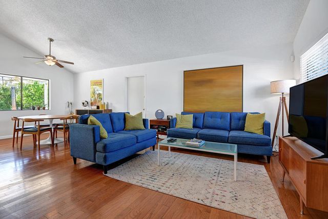 1031 E El Conquistador, Palm Springs, CA 92262