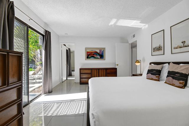 1031 E El Conquistador, Palm Springs, CA 92262