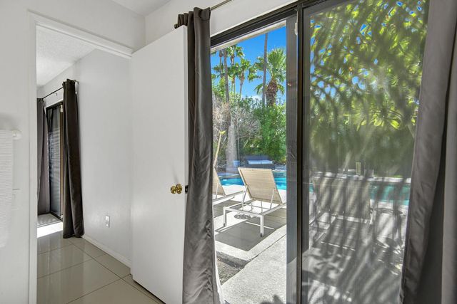 1031 E El Conquistador, Palm Springs, CA 92262