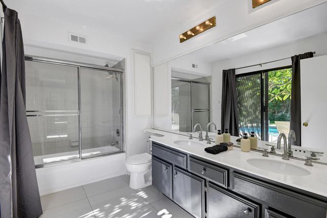 1031 E El Conquistador, Palm Springs, CA 92262