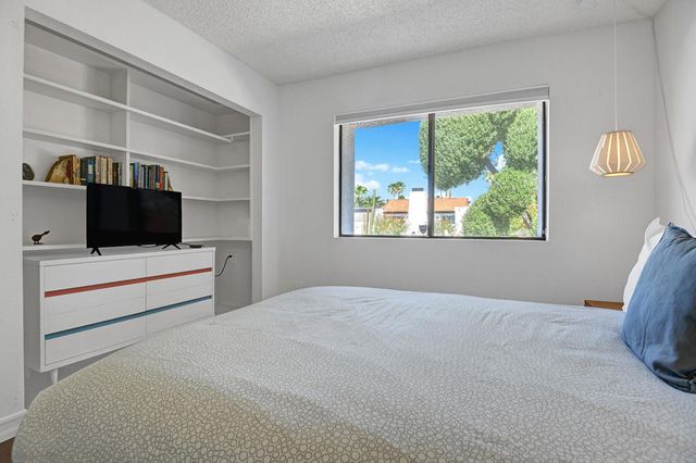 1031 E El Conquistador, Palm Springs, CA 92262