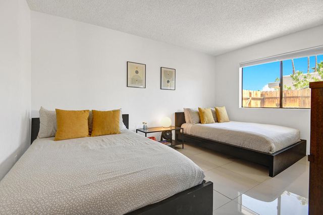 1031 E El Conquistador, Palm Springs, CA 92262