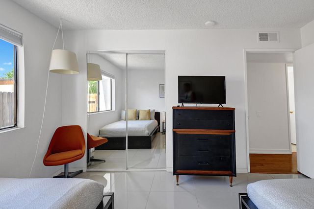 1031 E El Conquistador, Palm Springs, CA 92262