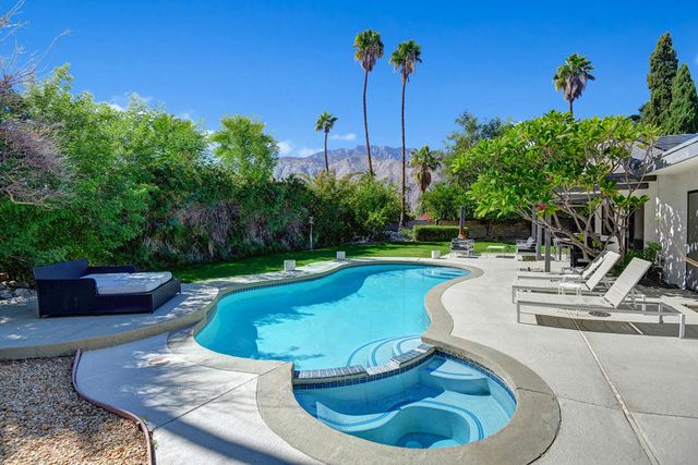 1031 E El Conquistador, Palm Springs, CA 92262