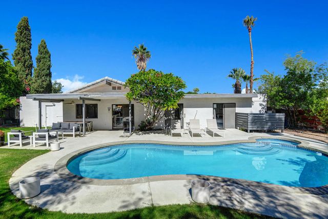 1031 E El Conquistador, Palm Springs, CA 92262