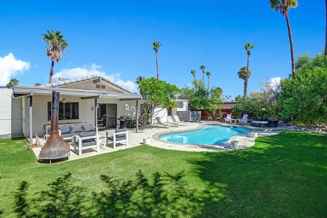 1031 E El Conquistador, Palm Springs, CA 92262