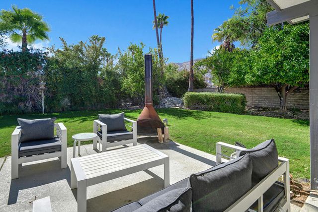 1031 E El Conquistador, Palm Springs, CA 92262