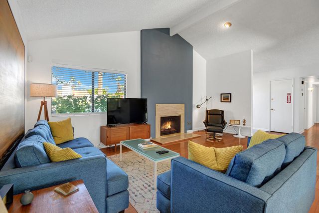 1031 E El Conquistador, Palm Springs, CA 92262